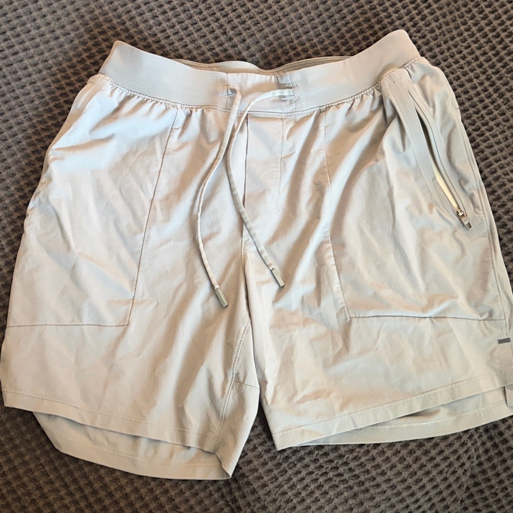 lululemon athletica Men's 7” license to train Gray Athletic Shorts (linerless)